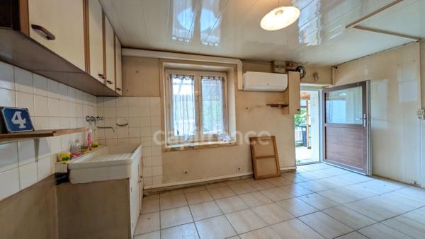 Maison  avec garage et jardin - PONT DE BUIS LES QUIMERCH (29)