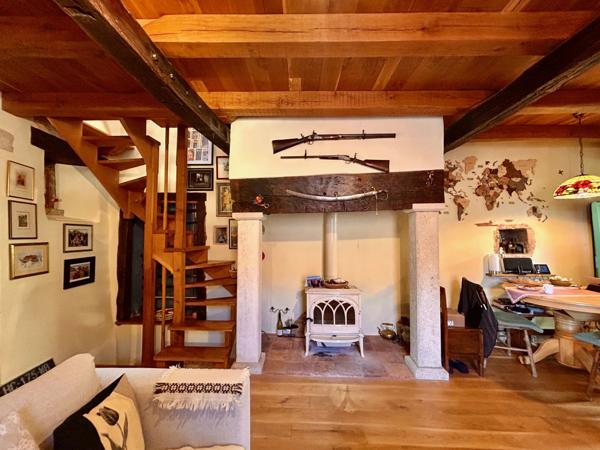 Maison en pierre rénovée avec terrasse près de Gourdon