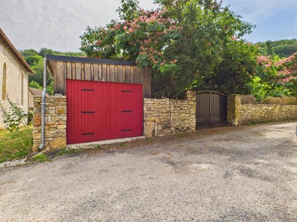 Maison en pierre rénovée avec terrasse près de Gourdon