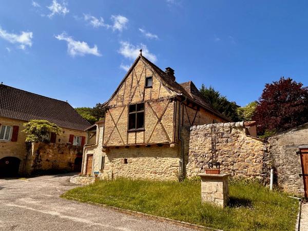 Maison en pierre rénovée avec terrasse près de Gourdon