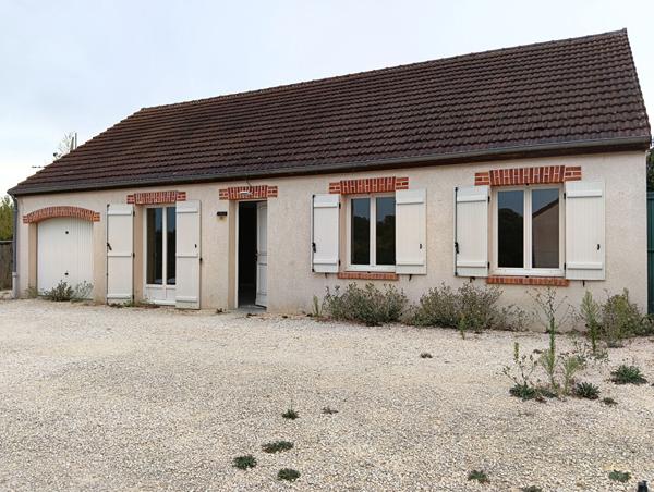Maison de plain-pied avec terrasse et garage à Villefargeau (89)