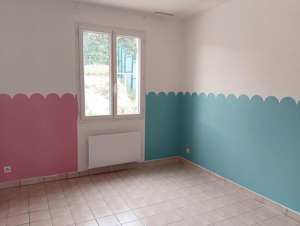 Maison de plain-pied avec terrasse et garage à Villefargeau (89)