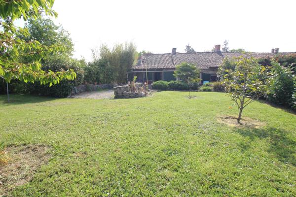Maison de village de caractère avec jardin