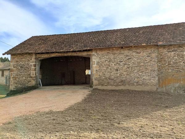 Corps de ferme à vendre près de Lacapelle-Marival avec appartement indépendant, granges et 1,6 hectare de terrain