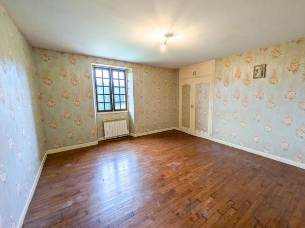 Corps de ferme à vendre près de Lacapelle-Marival avec appartement indépendant, granges et 1,6 hectare de terrain