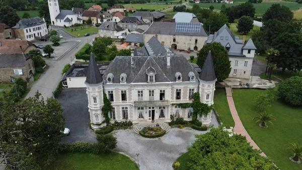 Vaste domaine avec Château et maison de maître