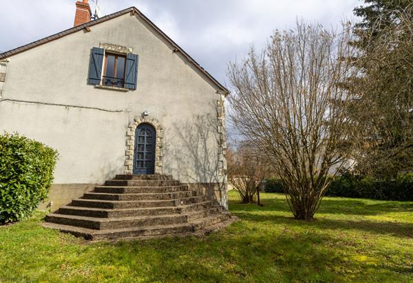 Maison 4 chambres,2h30 PARIS,proche commerces et écoles,NEVERS,centre ville, garage,cave