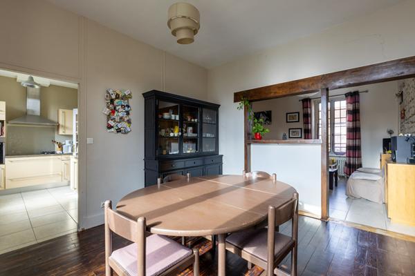 Maison 4 chambres,2h30 PARIS,proche commerces et écoles,NEVERS,centre ville, garage,cave