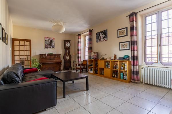 Maison 4 chambres,2h30 PARIS,proche commerces et écoles,NEVERS,centre ville, garage,cave