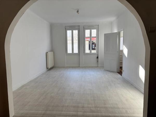 Spacieuse propriété avec potentiel commercial au cœur de Montaigu-de-Quercy