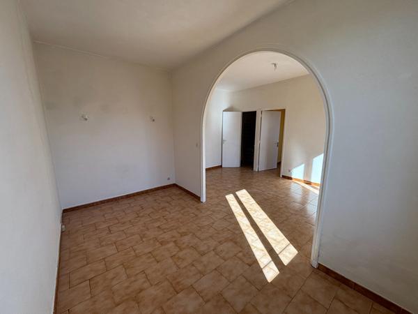 APPARTEMENT T2 48.82M² CENTRE VILLE ISLE SUR LA SORGUE AVEC CAVE