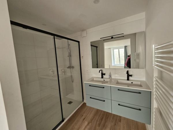Maison rénovée de 115m2 à Monnaie