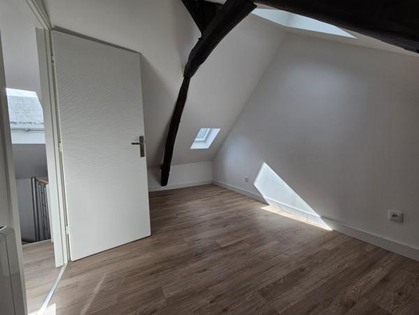 Maison rénovée de 115m2 à Monnaie