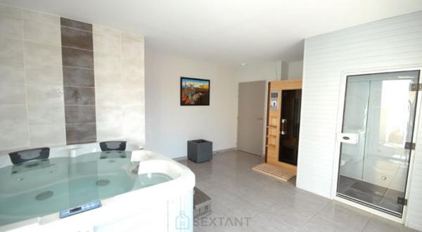 EXCLUSIVITE - VILLA T2 34 M².  MEUBLÉE (LMNP). JARDIN. PARKING.