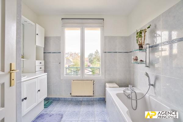 Maison Le Mesnil Le Roi 7 pièce(s) - 4 chambres €1 155 000 ** - Référence 4574