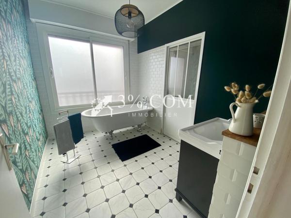 Appartement
                                                                                                                                                                                                                                                                                                                        5 pièce(s)                                                                                                                                                                                                          2 chambre(s)                                                                                                                                                                                                          112  m²