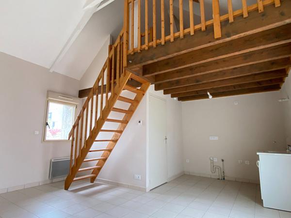 Murs-erigne T2 En Duplex - Rénové Récemment