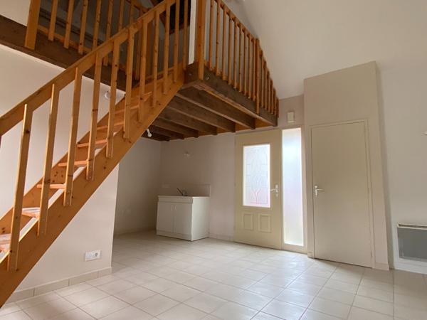 Murs-erigne T2 En Duplex - Rénové Récemment