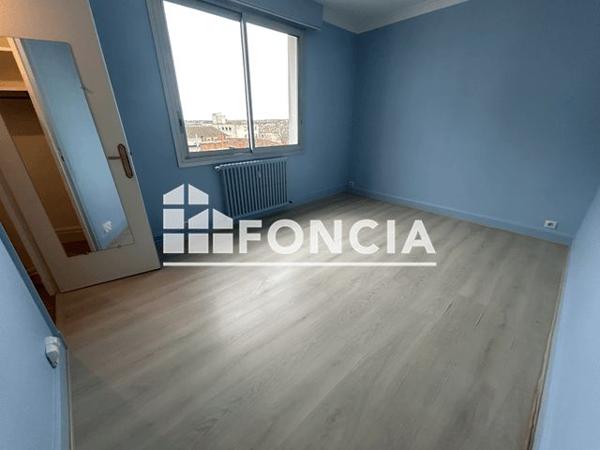 Location Appartement 3 pièces 76.1 m² - 11 RUE ERNEST PEROCHON Niort 79000