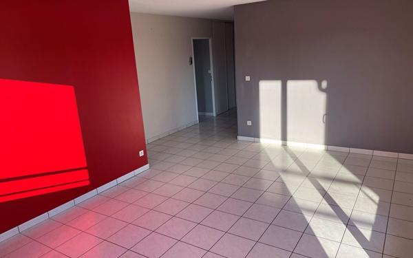 Appartement à louer    3 pièces •  Saint-Laurent-d'Agny