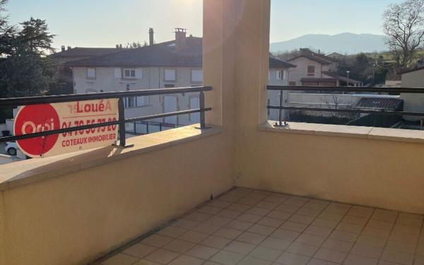 Appartement à louer    3 pièces •  Saint-Laurent-d'Agny