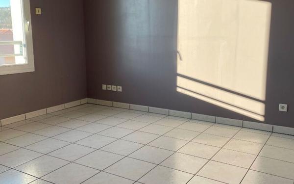 Appartement à louer    3 pièces •  Saint-Laurent-d'Agny