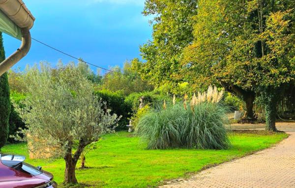 Belle propriété rénovée avec plus d'un hectare de terrain
