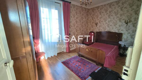 Maison en pierre de caractère d’environ 172 m² sur un terrain de 1210 m².