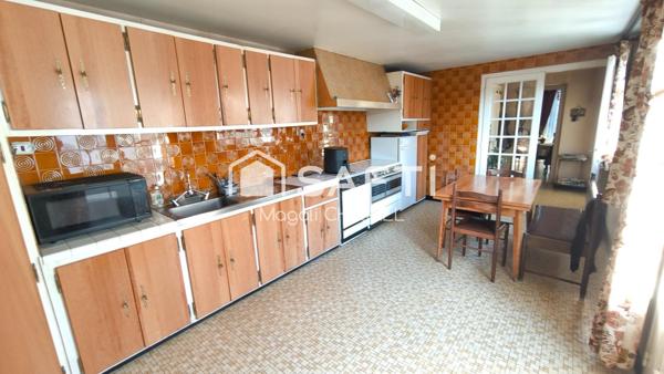 Maison en pierre de caractère d’environ 172 m² sur un terrain de 1210 m².