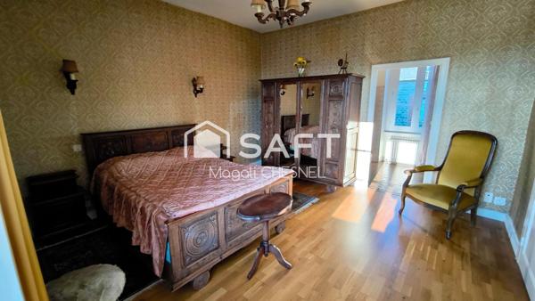 Maison en pierre de caractère d’environ 172 m² sur un terrain de 1210 m².