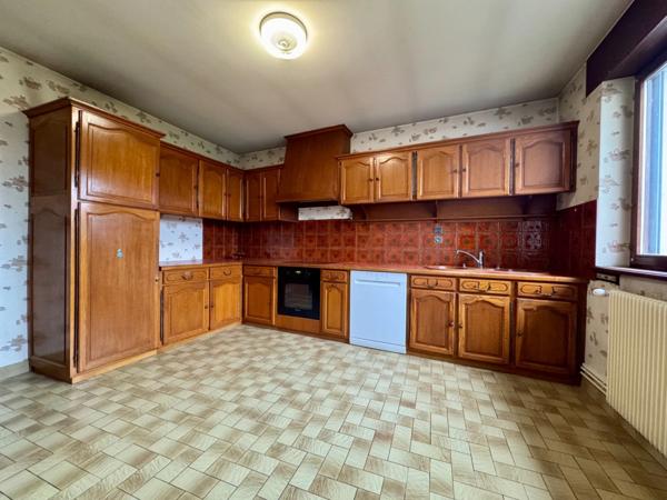 Spacieuse maison familiale de 150 m² habitables avec jardin, terrasses et grand parking à LANEUVEVILLE DEVANT NANCY (54)