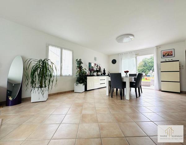 Maison familiale 7 pièces avec double garage située à Basse-Goulaine