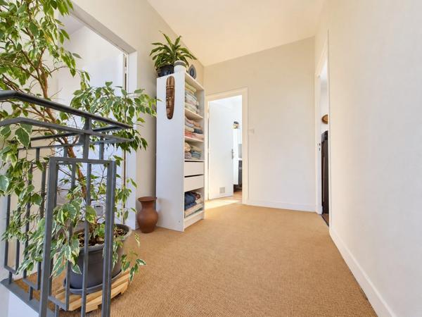 Maison individuelle avec jardin et garage proche centre-ville