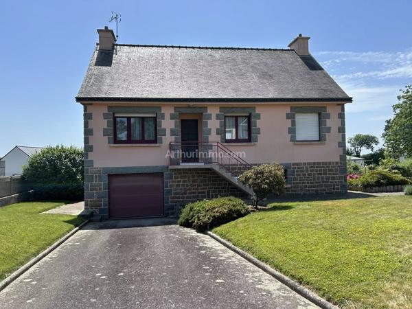 Vente                                                      Maison
                        
                     8 pièces                      175 m2                     à Saint-Hervé