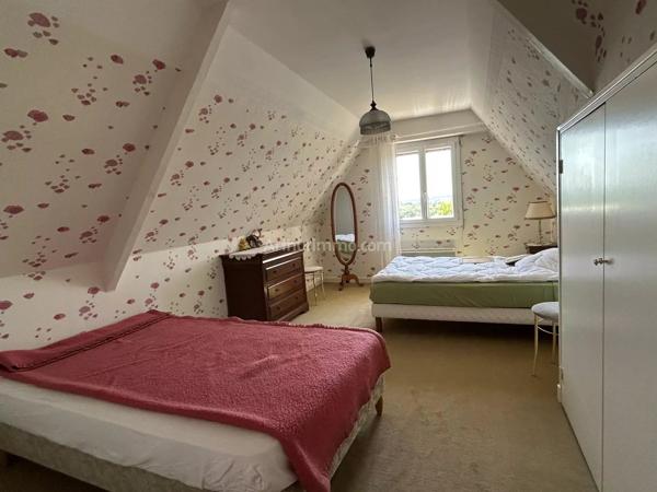 Vente                                                      Maison
                        
                     8 pièces                      175 m2                     à Saint-Hervé