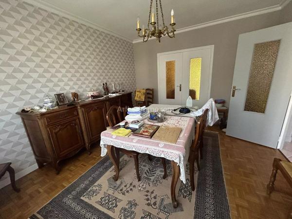 Vente                                                      Maison
                        
                     8 pièces                      175 m2                     à Saint-Hervé