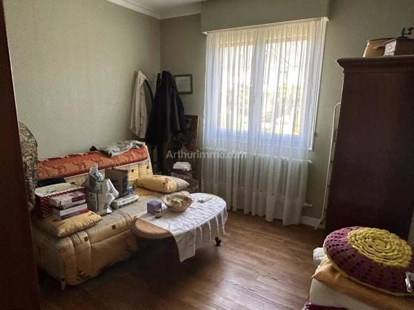 Vente                                                      Maison
                        
                     8 pièces                      175 m2                     à Saint-Hervé