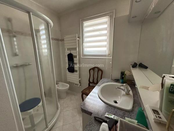 Vente                                                      Maison
                        
                     8 pièces                      175 m2                     à Saint-Hervé