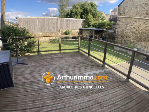 Location                                                      Maison
                        
                     5 pièces                      110 m2                     à Martigné-Ferchaud