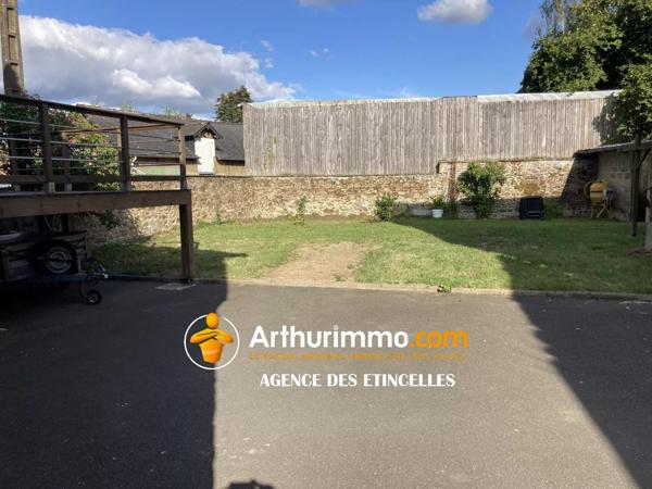 Location                                                      Maison
                        
                     5 pièces                      110 m2                     à Martigné-Ferchaud