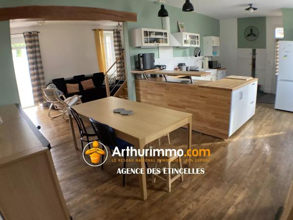 Location                                                      Maison
                        
                     5 pièces                      110 m2                     à Martigné-Ferchaud