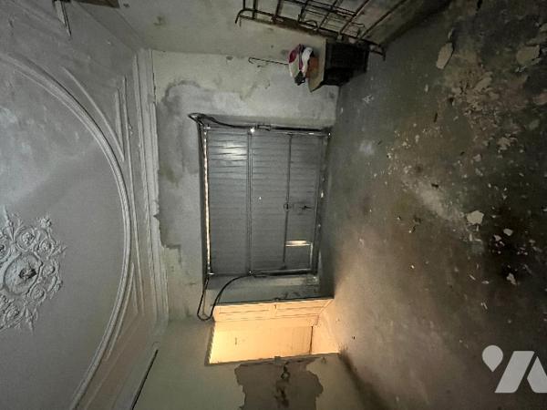 Maison de ville de 277 m² sur trois niveaux avec deux entrées séparées .