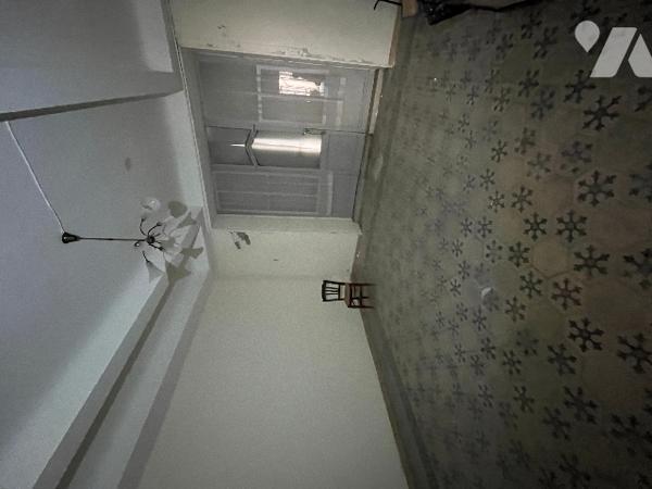 Maison de ville de 277 m² sur trois niveaux avec deux entrées séparées .