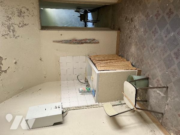 Maison de ville de 277 m² sur trois niveaux avec deux entrées séparées .