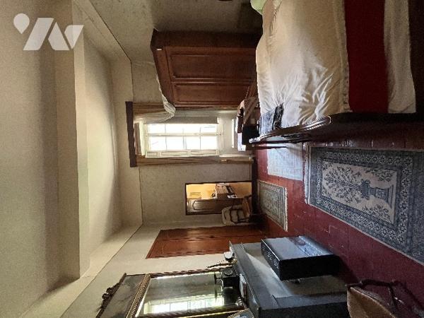 Maison de ville de 277 m² sur trois niveaux avec deux entrées séparées .