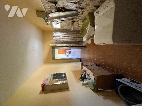 Maison de ville de 277 m² sur trois niveaux avec deux entrées séparées .