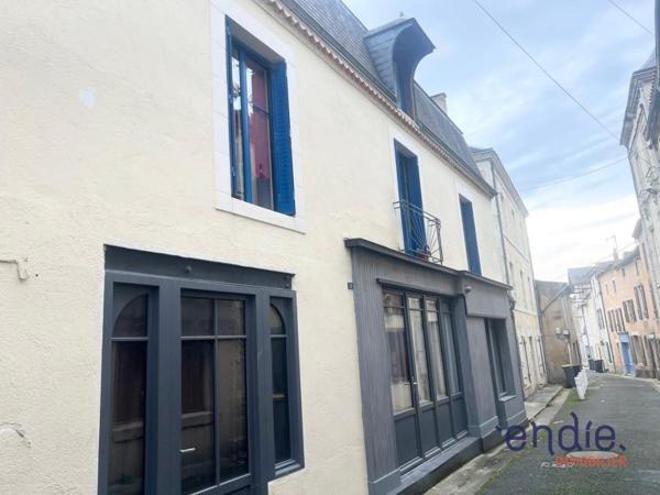 4 APPARTEMENTS DANS LE CENTRE HISTORIQUE D'AIRVAULT