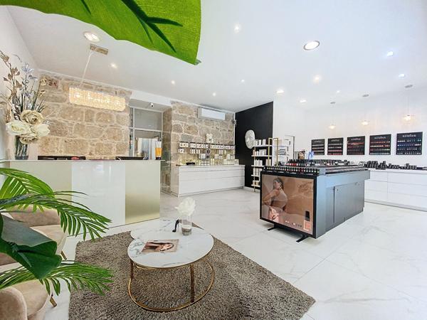 A vendre murs commerciaux dans le centre ville de  Nice