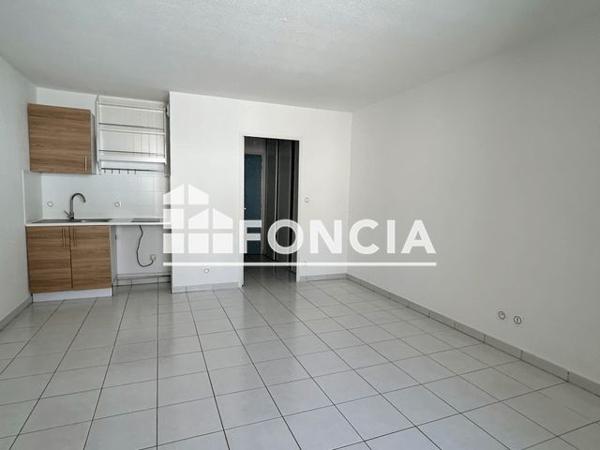 Location Studio 26.4 m² - 11 RUE LEON GAUTIER Hyeres 83400