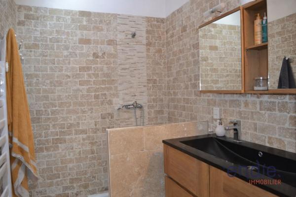 Maison de village 113 m2 - 3 chambres - Idéalement située au coeur du village.